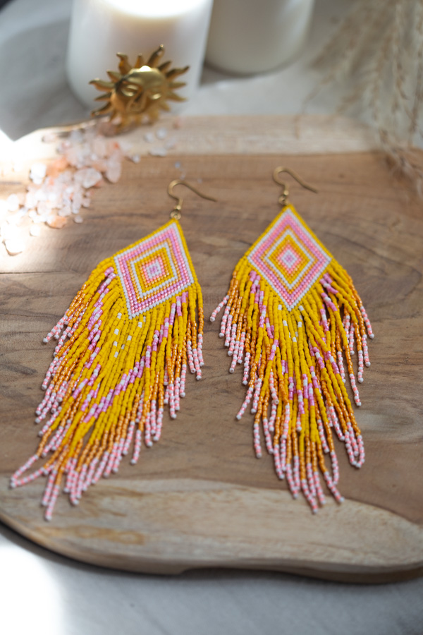 Boucles d'oreilles estivales aux couleurs chalereuses