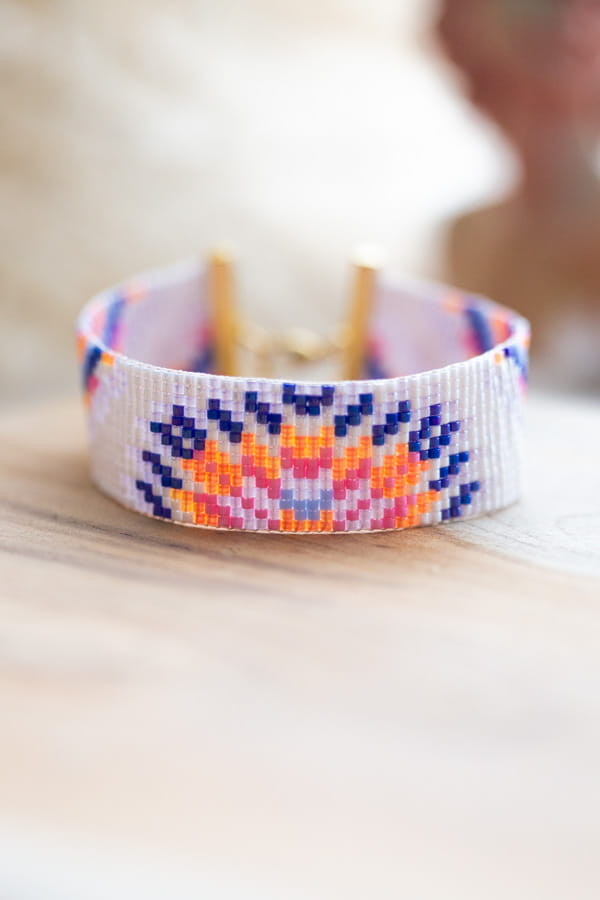 Manchette motif solaire en perles miyuki colorées